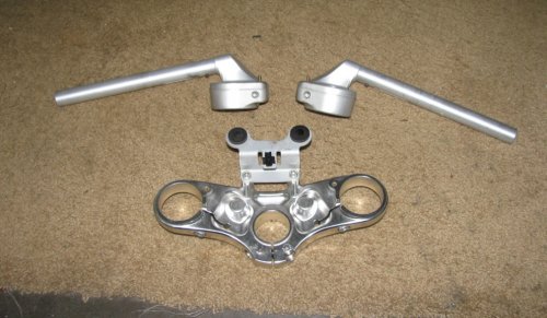 Just a picture of the stock '06 clip-ons and the bottom side of the upper triple tree.
