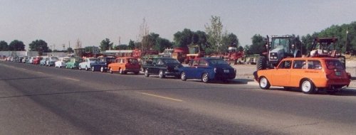 Photo opportunity in Nyssa (caravan after day 1 show). 22 cars total!
