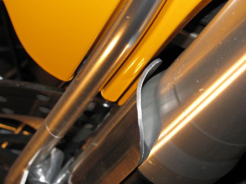 Showing the gap between the protector and the monoposto fender.
