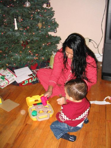 Mommy showing Ronin how it works.
