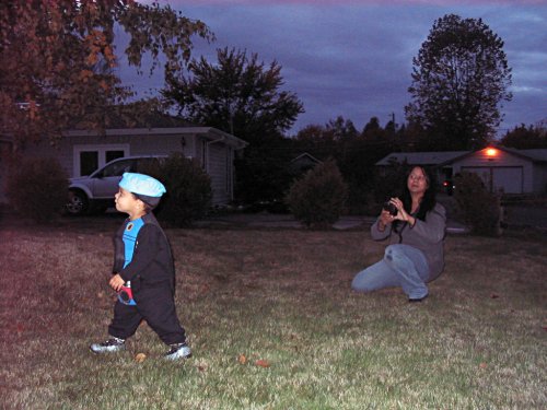 Ronin just doesn't like wearing his hats the 'normal' way.
