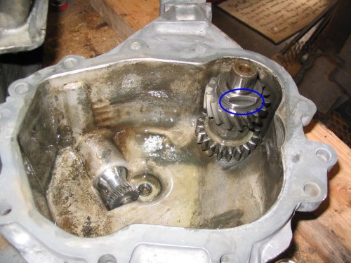 This shows the gear stack in the proper assembly order on the shaft in the tail cover.  Note the notch in the spacer.
