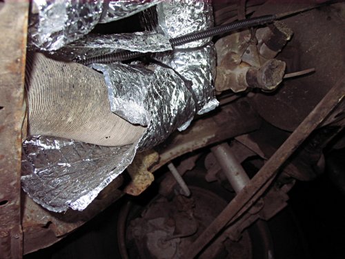 This picture and the next show that the corner is cut and folded onto itself.  It's best to have over-lapping than a gap in the insulation.
