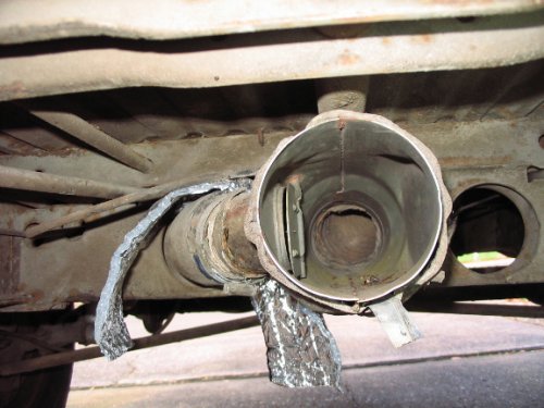 Looking forward, this is the point where the main heater duct connects to the forward 'Y' where some heat can be diverted to the interior floor vent that is between the driver/passenger seats that points into the center of the Bus.  Here the flap is closed so all heated air goes to the front of the Bus.
