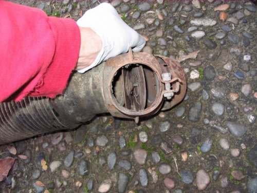 This is the flapper opened 1/2-way.  So some heated air will enter the cabin and some will exit to the atmosphere.
