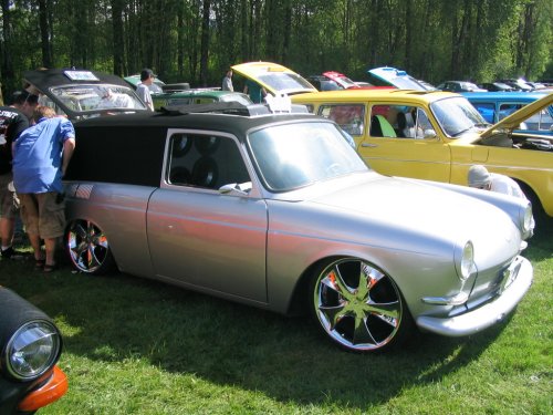 John's air-bagged and mega-stereo ride was a big hit, especially with the 'younger' crowd.
