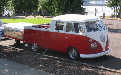 Sharp lookin' Bus.  The nose is actually covered by a color-matched bra -- very nice!
