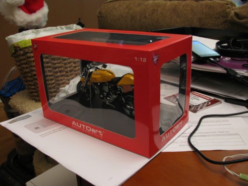 How it looks in the display box before unpacking.
