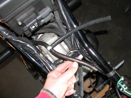 Here's the hoses merged together.  Cut the bleed hose about 6" down and insert the horizontal part of the tee.  Connect the 8" hose.  Done!
