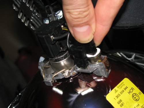 The parking lamp simply pulls straight out.  It's a friction-fit retention assembly.
