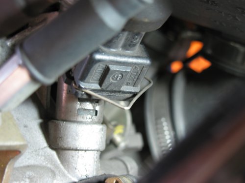 Once the bale is pulled out then the connector can be removed.  As you can see, removing the bale doesn't need to be pretty to be effective.
