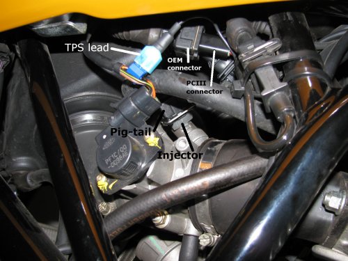 Left side of the engine showing the two connectors for the rear (vertical) cylinder injector.  The YELLOW wires from the PCIII go here.
