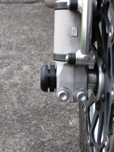 Front axle slider is for SS/916/999/Monster
Right side.  Slider fits in axle tube nicely.
