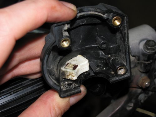 High/low beam switch
The male part of the sliding switch for the high/low beam switch.
