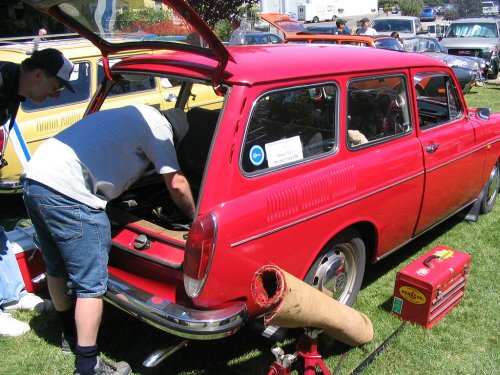 Keith, from New York, wrenching on his GREYSIDER at the show.
