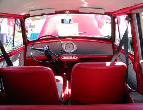 Interior of Mini owned by Bruce Harding.  I like the parcel tray type dash with only the center taken by a single gauge.
