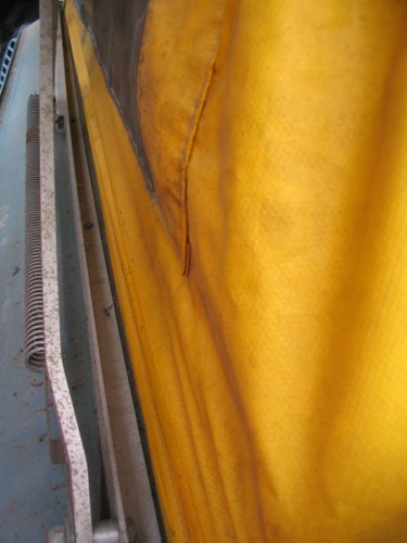 Just a view of all the screws used to hold down the lower rails.
