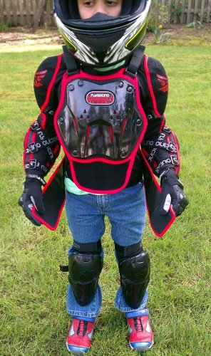 Front view
Dual "buckle" kidney belt is nicely adjustable with Velcro.
