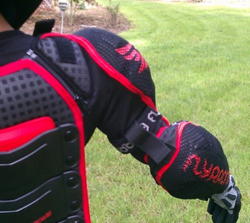 Back upper right side
View of various adjusting straps, zippers.
