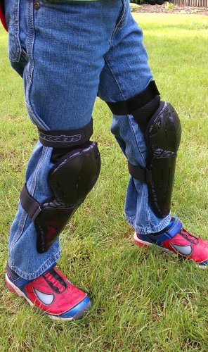 Alpinestars Youth Vapor Knee Guards
Fit nicely and will easily adjust to a wide variety of leg widths.

