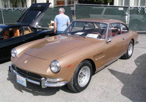 Ferrari 330 GT 2+2.
