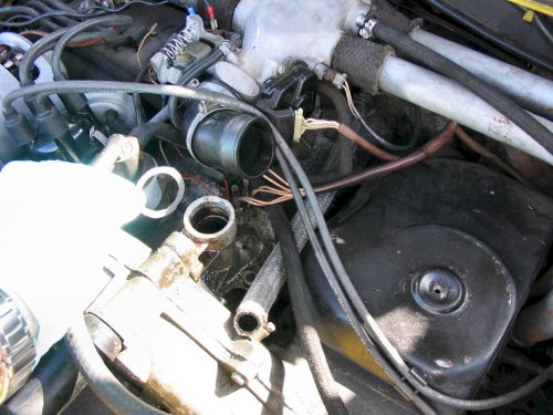 Home-made gasket made from 1/32" rubberized gasket material from the FLAPS.
