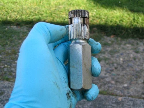 Close-up of the internal pipe wrench, cam gear in the neutral position.
