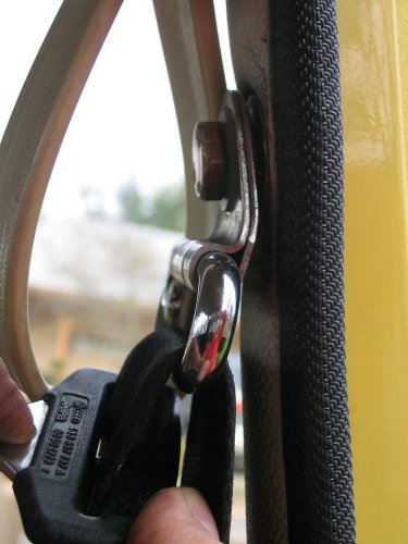 The new belt upper mount attached.
