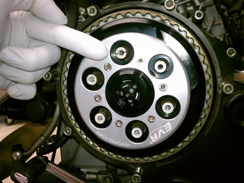 ...to mate with the notch in the one clutch spring post.  I seriously don't think it matters but I tried to follow the workshop manual instructions as closely as I could, just in case.
