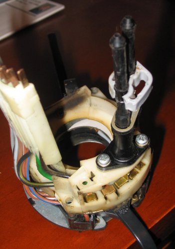 You can see here that it is clipped between two rings on the nozzles, thus keeping it from moving.
