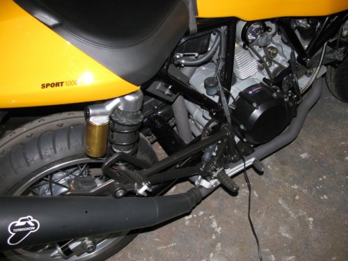 Biposto swingarm
2007 SportClassic 1000 that can accomodate a passenger.
